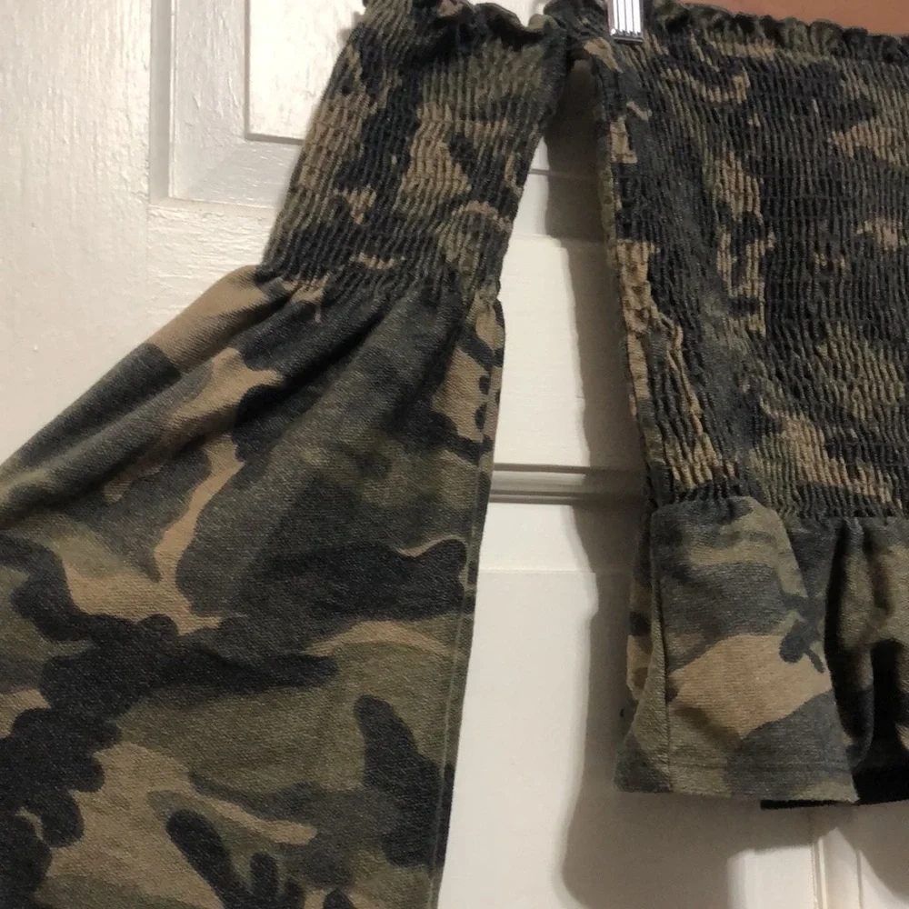 𝅺vintage Havana EST 1954 Camo Off-Shoulder Long Sleeve Top Small